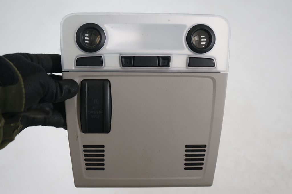 Front seat light (6)