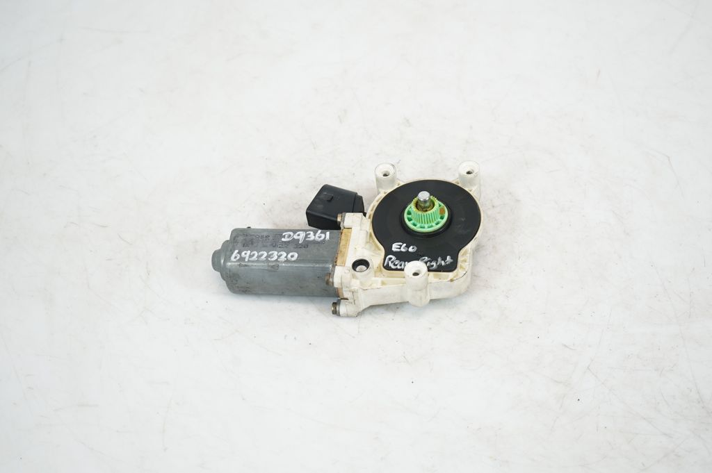 Rear door window regulator with motor