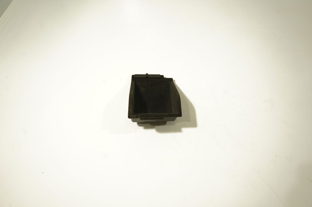 Glove box (3)