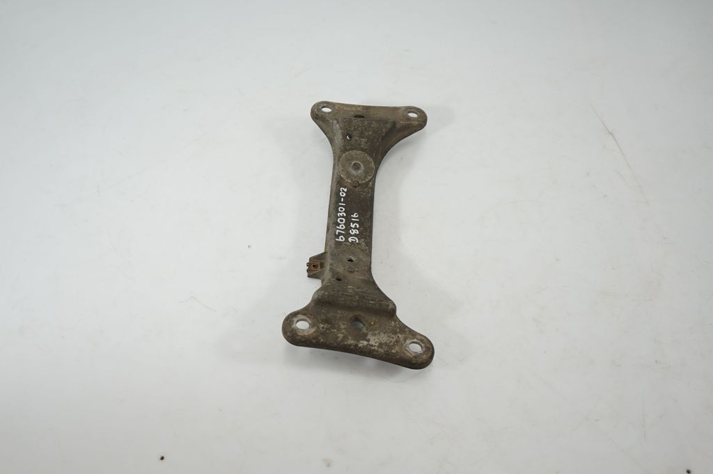 Gearbox mounting bracket (4)