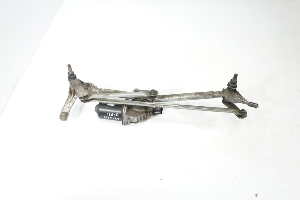 Front wiper linkage and motor (5)