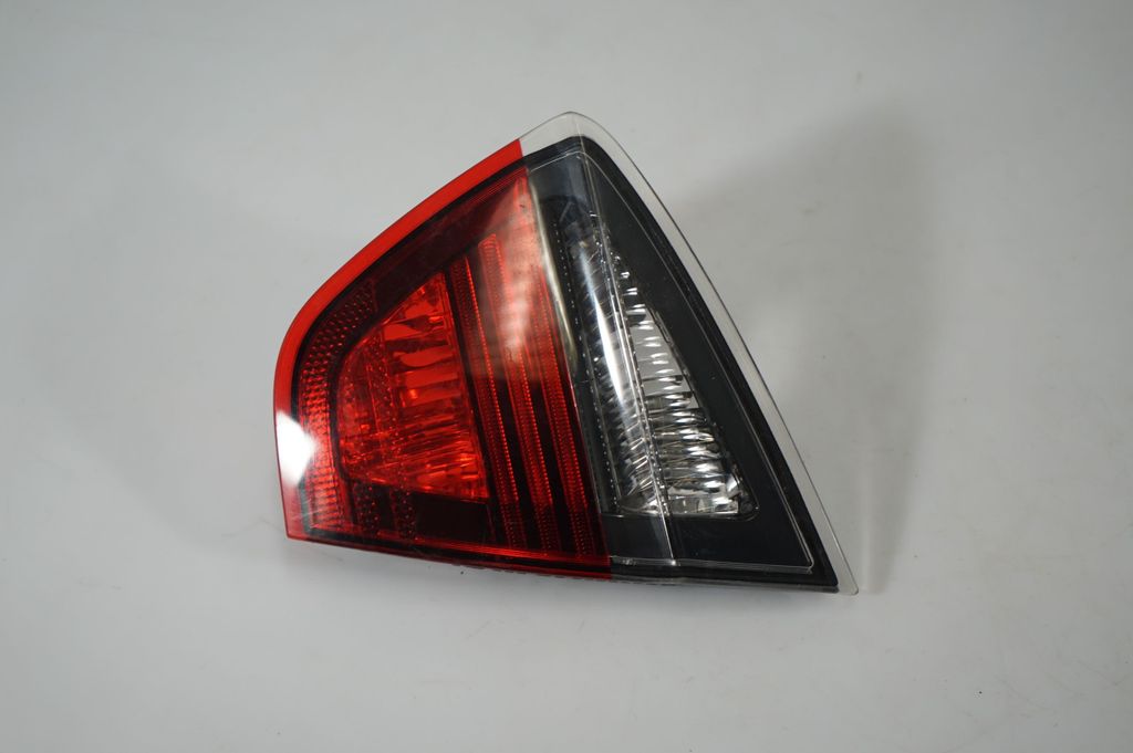 Tailgate rear/tail lights