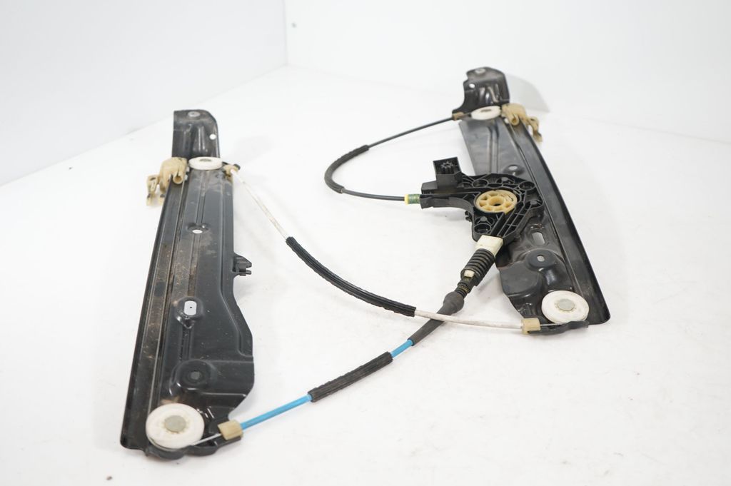 Front door window regulator with motor (8)