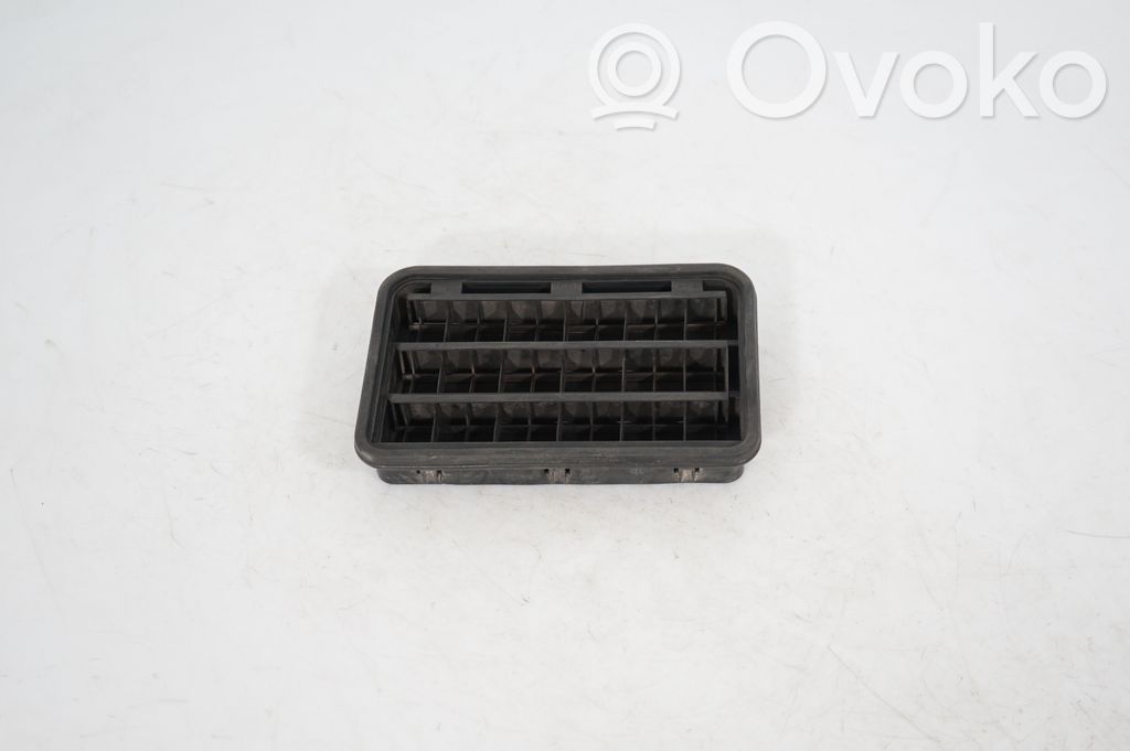 Quarter panel pressure vent