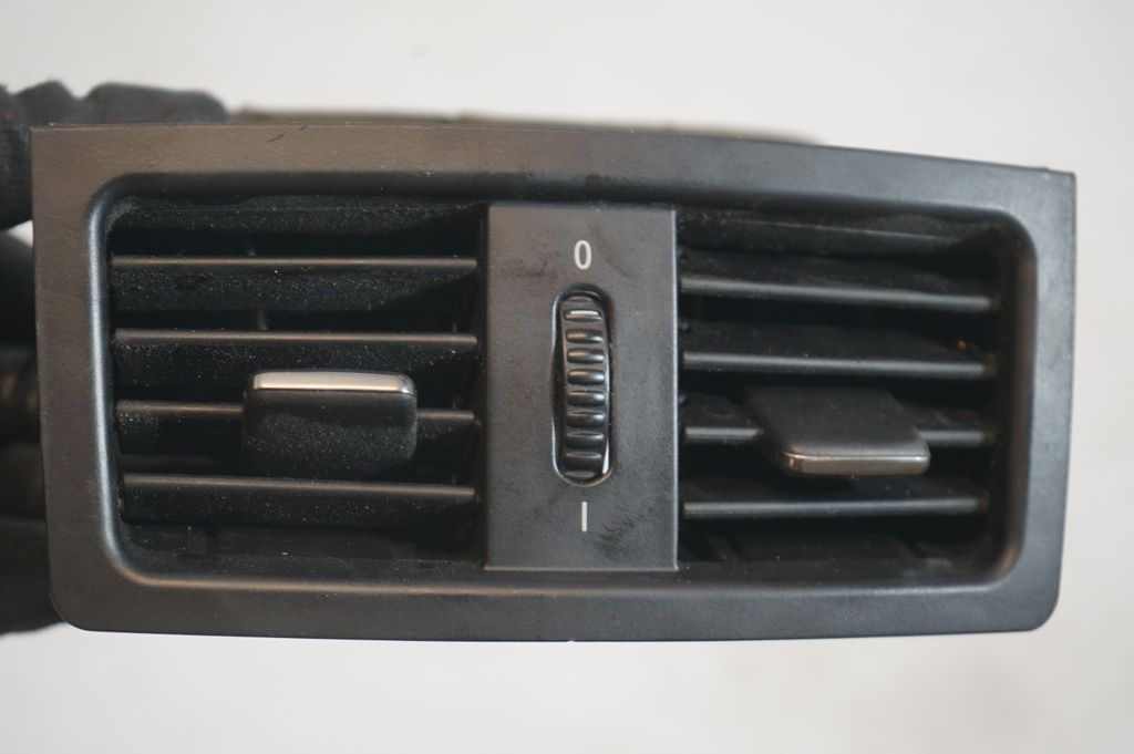 Rear air vent grill (7)