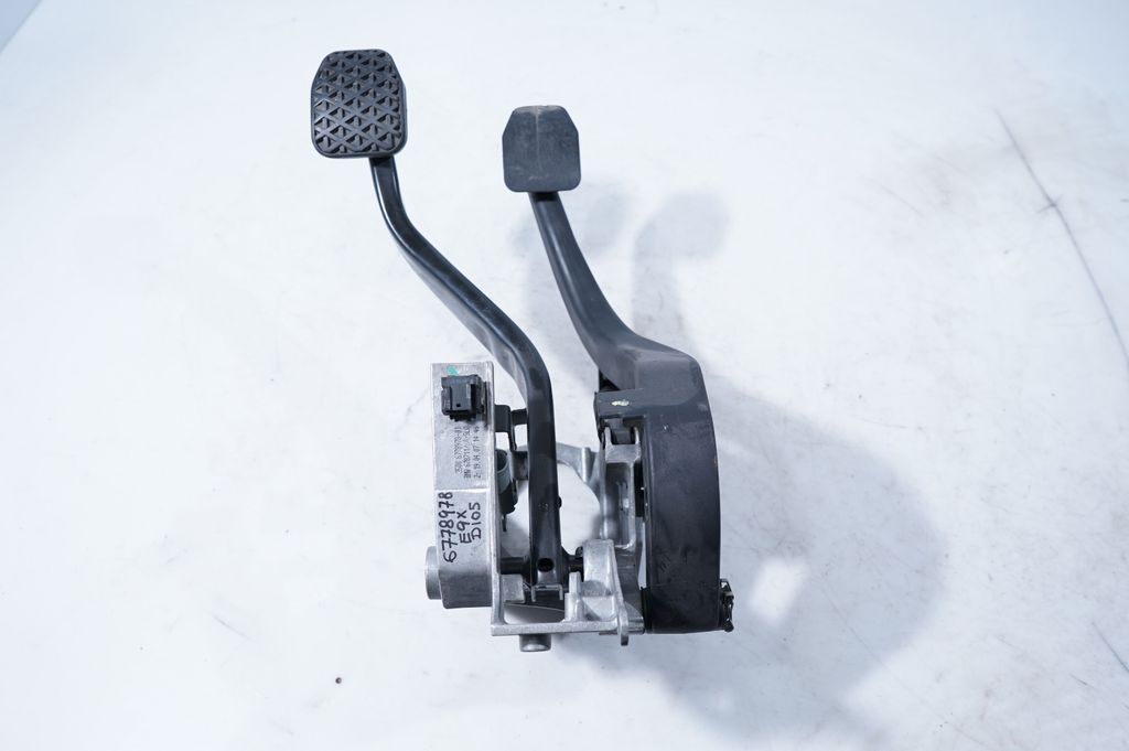 Pedal assembly (2)