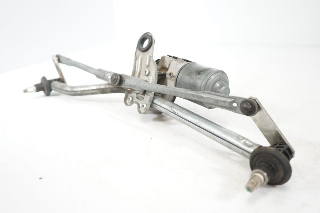 Front wiper linkage and motor (6)