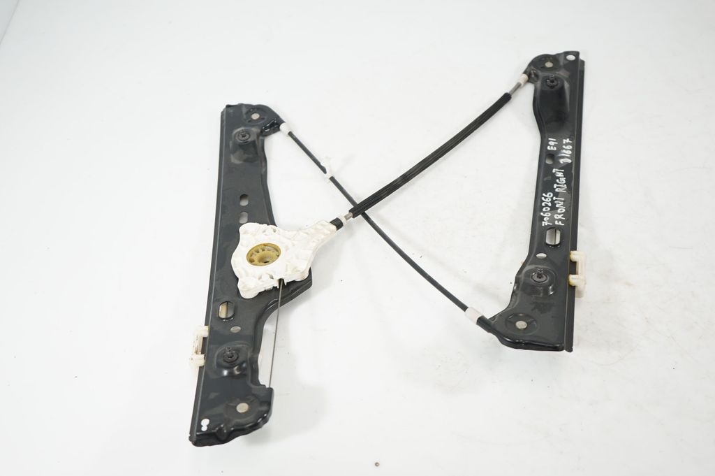 Front door window regulator with motor (3)