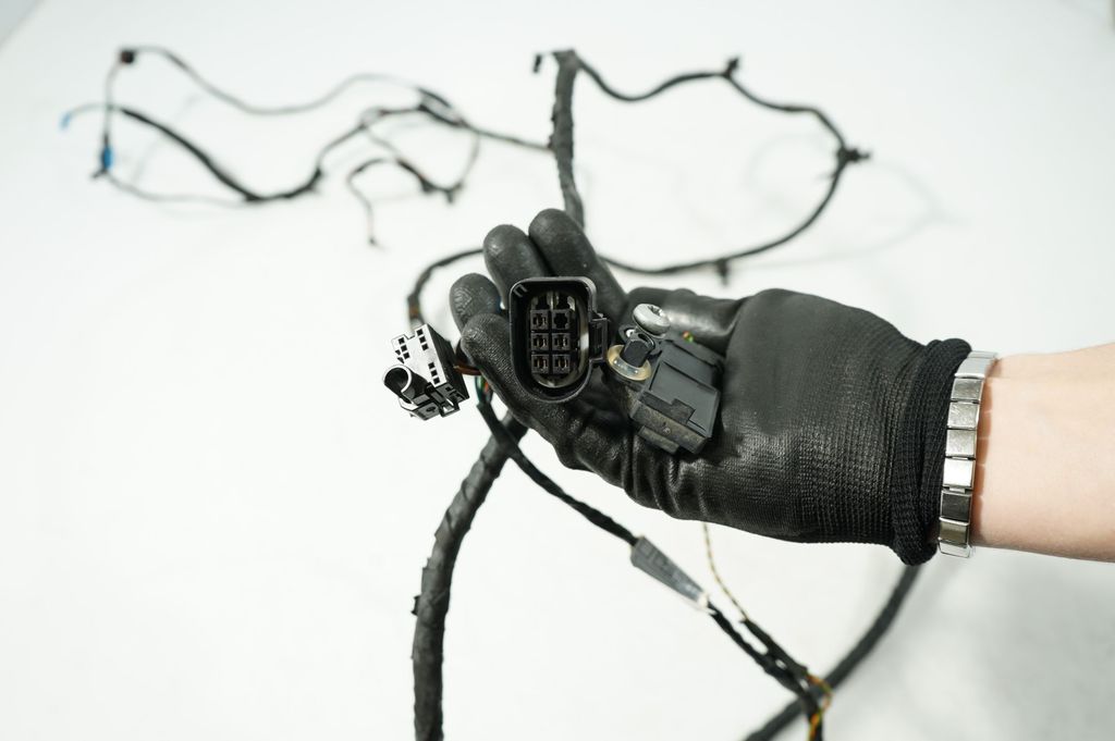 Front door wiring loom (7)
