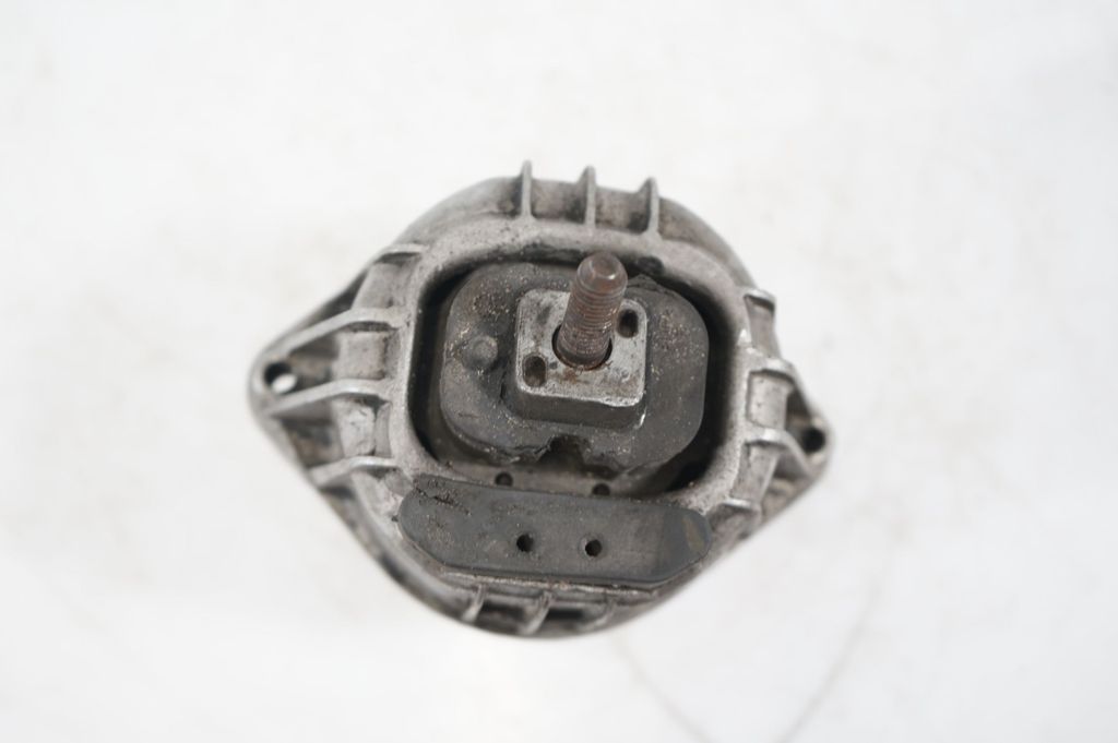 Engine mount bracket (7)