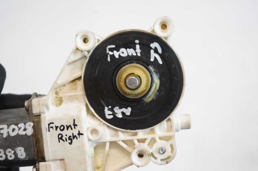 Front door window regulator with motor (7)