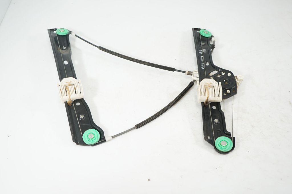 Front door window regulator with motor (2)