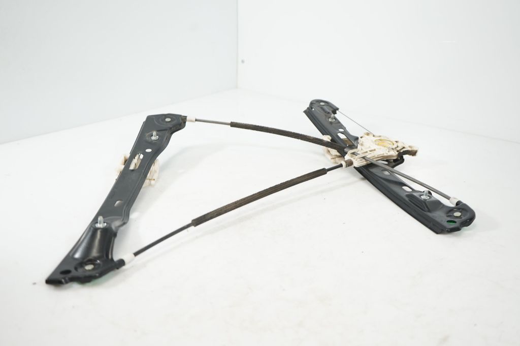 Front door window regulator with motor (6)