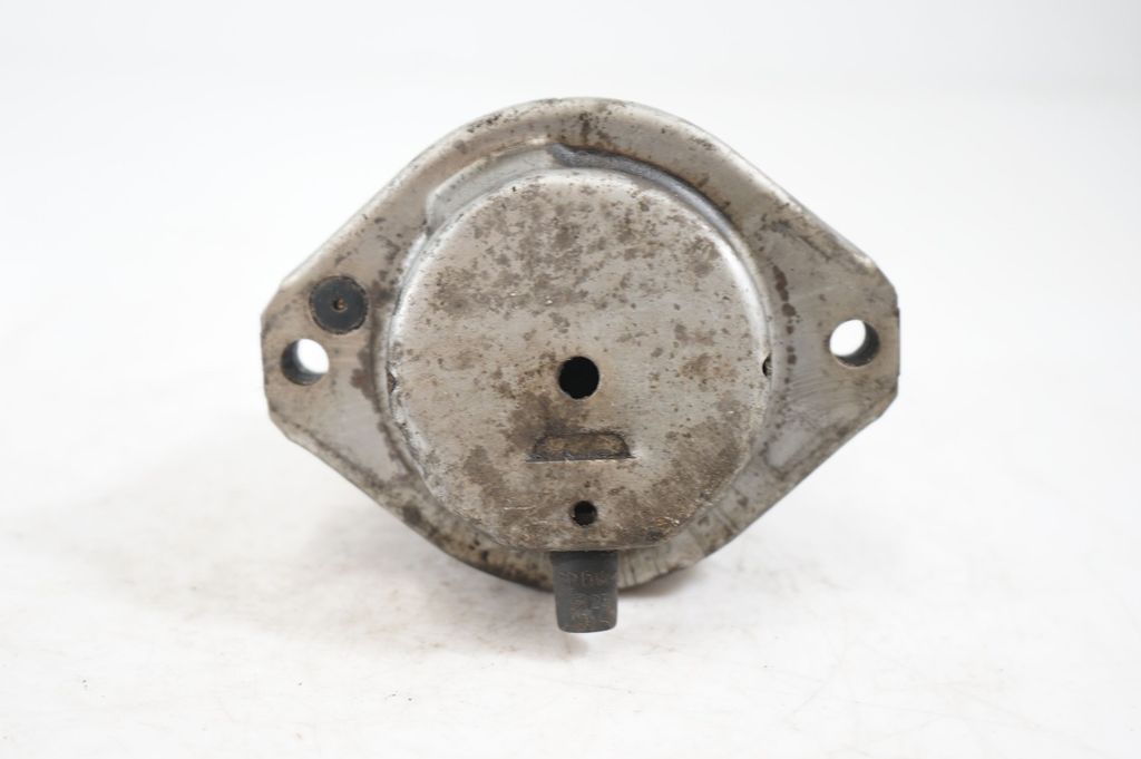 Engine mount bracket (6)