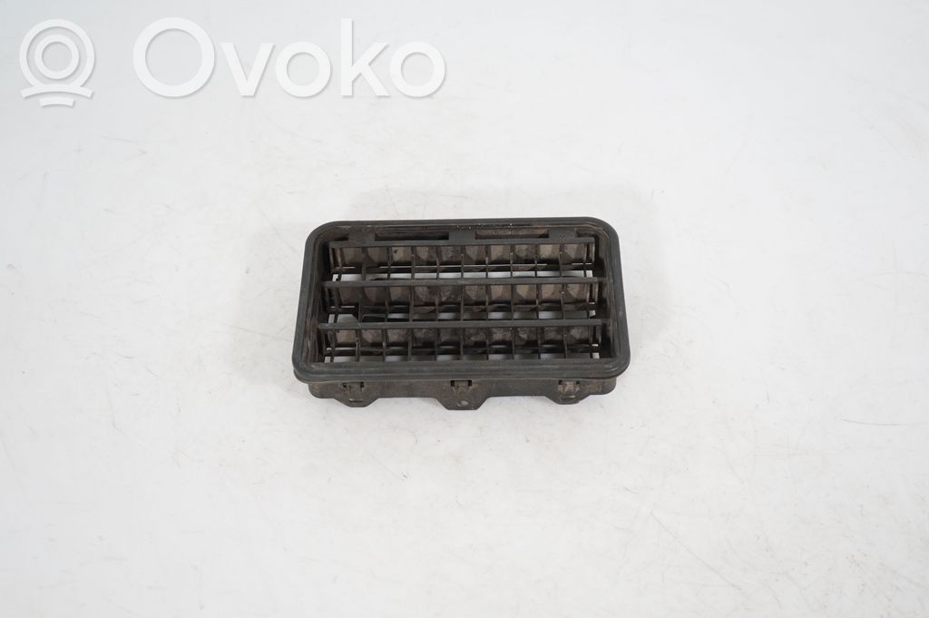 Quarter panel pressure vent