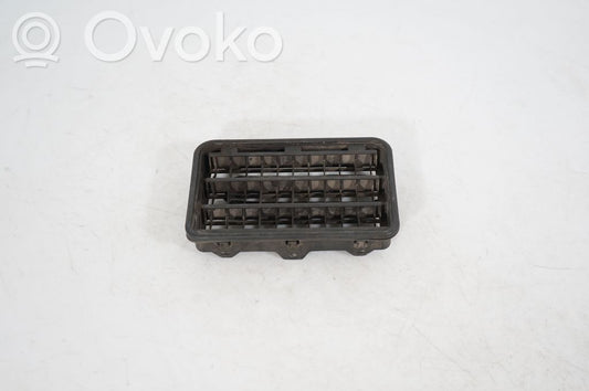 Quarter panel pressure vent