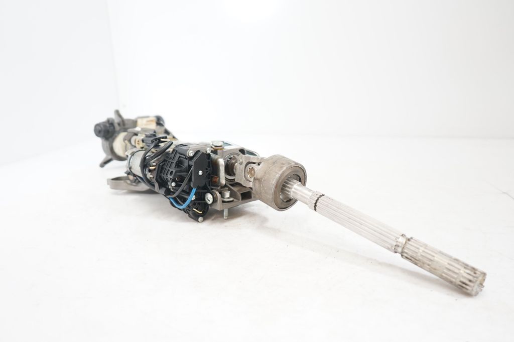 Steering wheel axle (7)