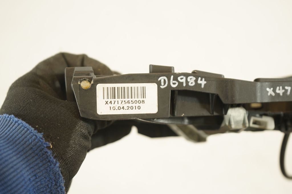 Rear door exterior handle (9)