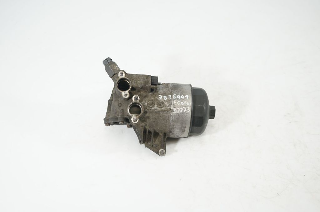 Oil filter mounting bracket