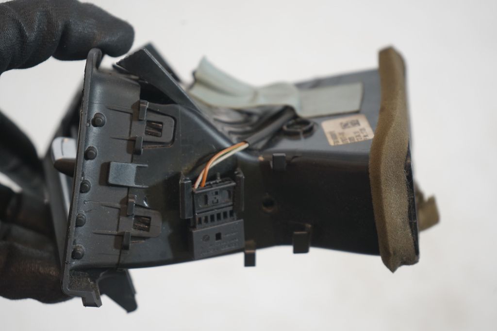 Dashboard side air vent grill/cover trim (7)