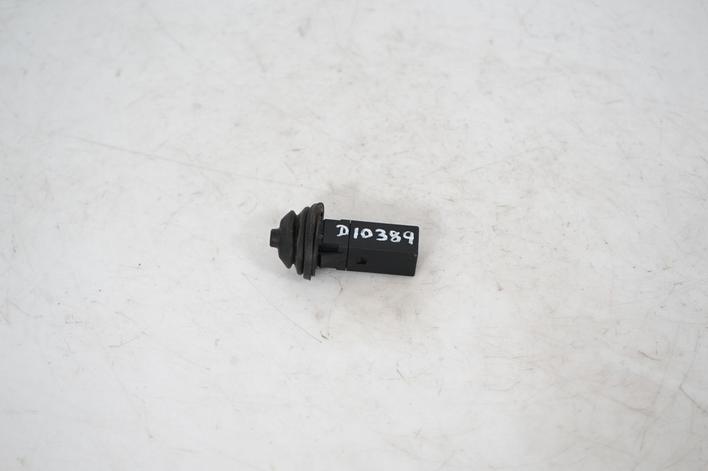 Fuel tank cap lock (5)