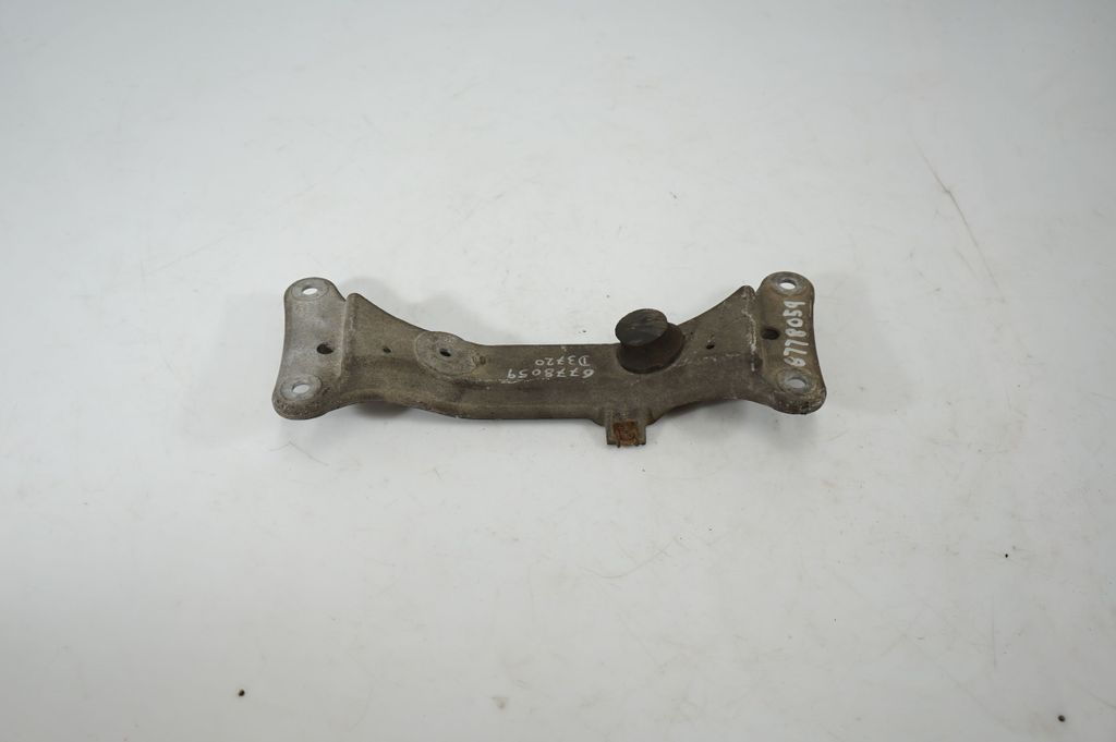 Gearbox mounting bracket (3)