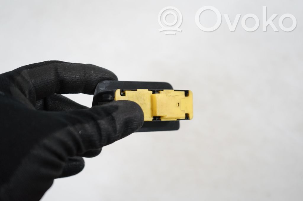 Tailgate opening switch (7)