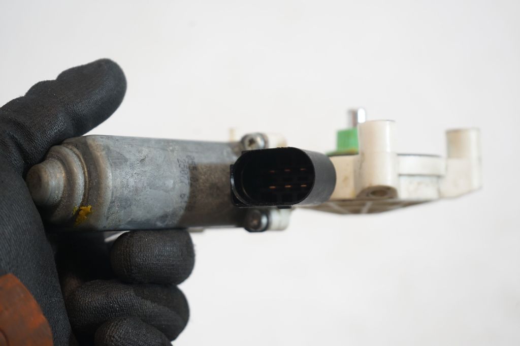 Rear door window regulator motor (6)