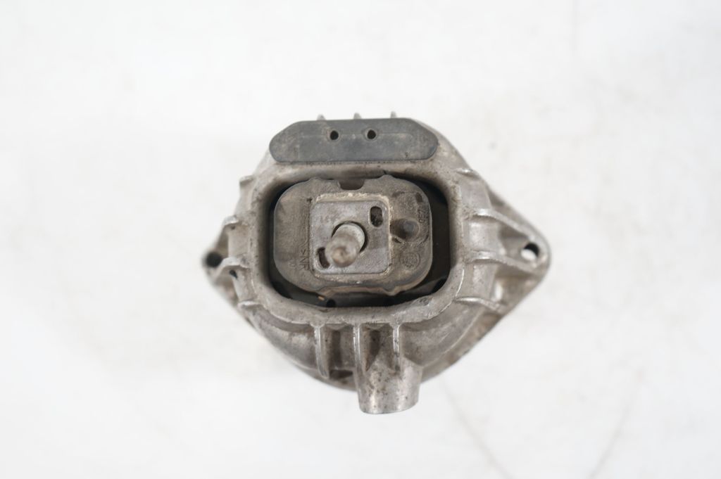 Engine mount bracket (7)