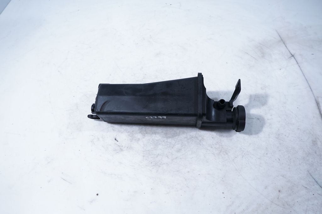 Coolant expansion tank/reservoir (11)