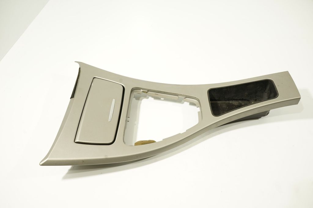 Dashboard glove box trim (2)