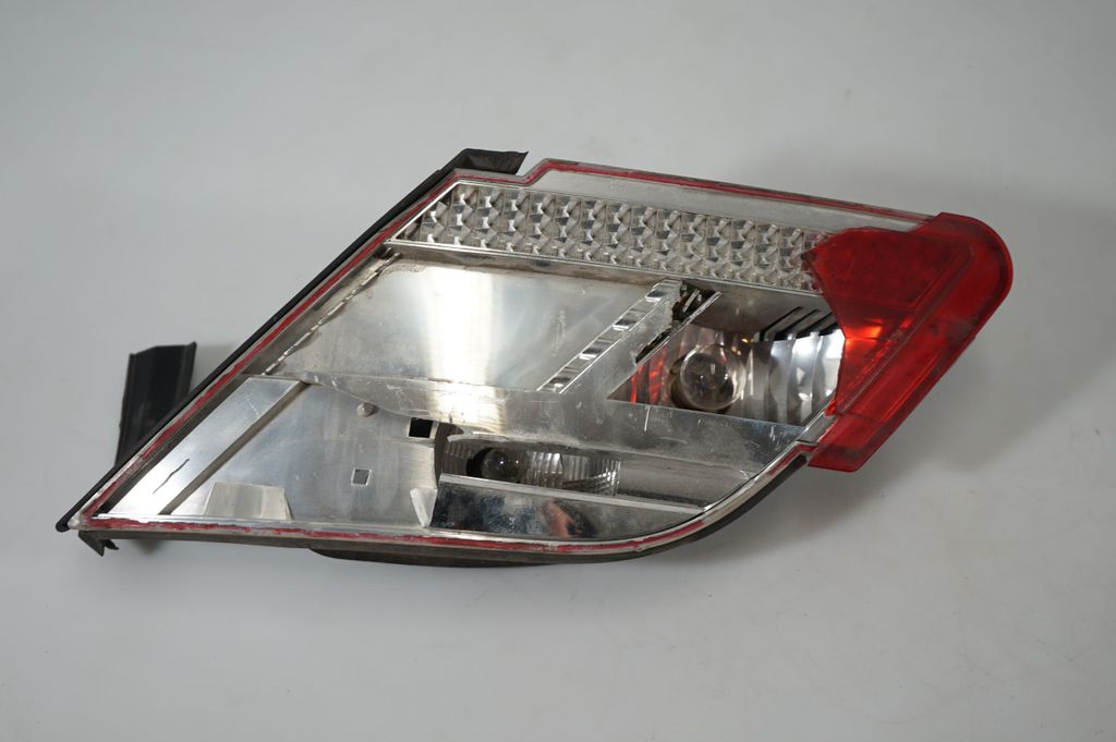 Tailgate rear/tail lights