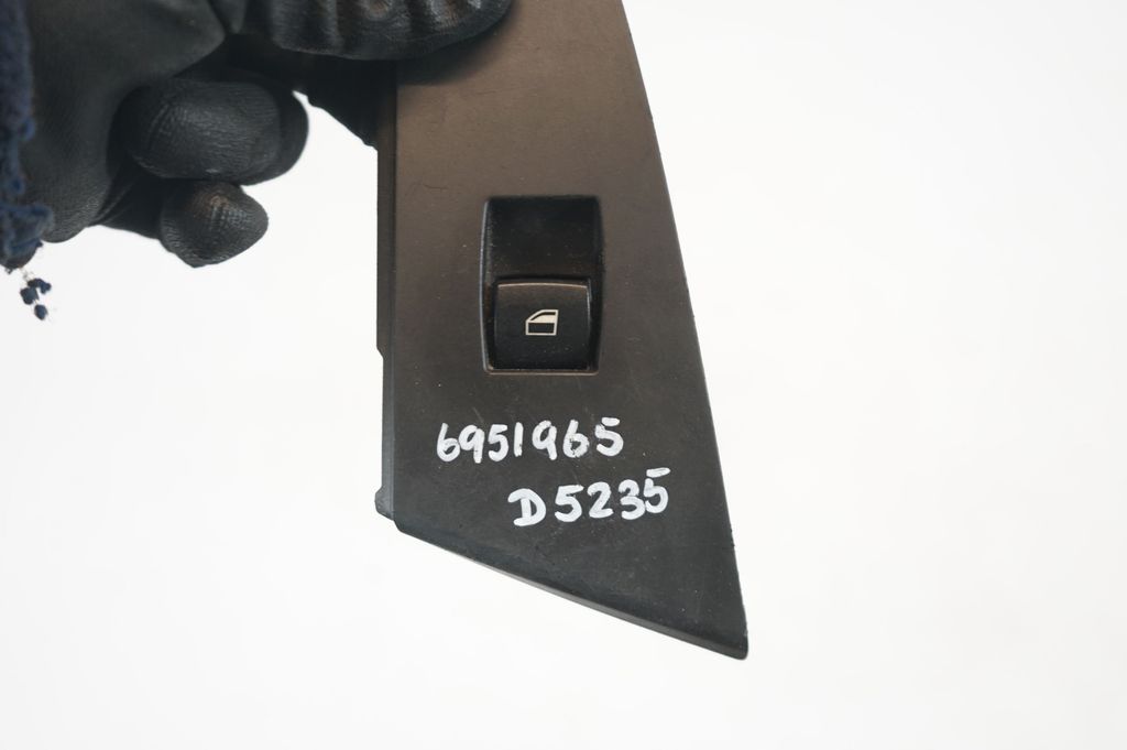 Electric window control switch (8)