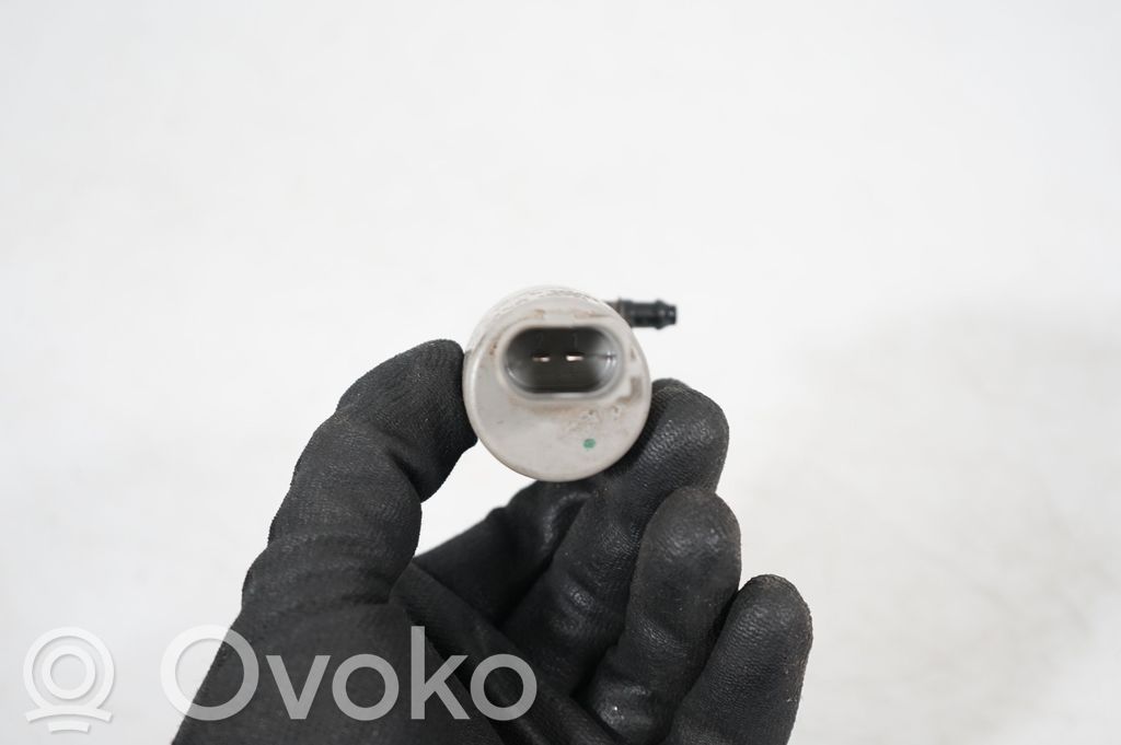 Windscreen/windshield washer pump (6)