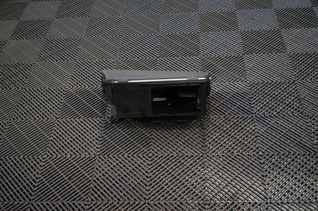 Glove box (3)