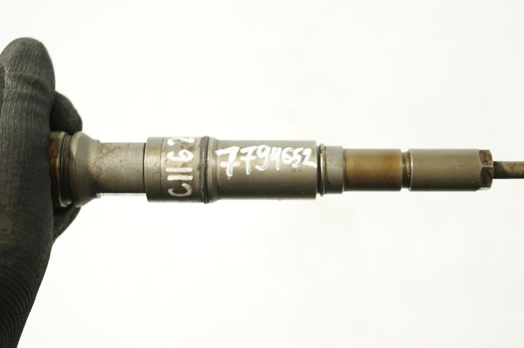 Fuel injector (7)