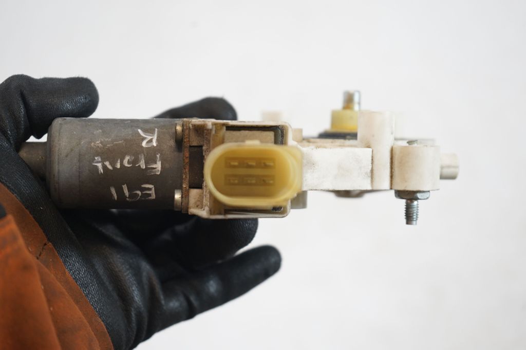 Front door window regulator with motor (6)