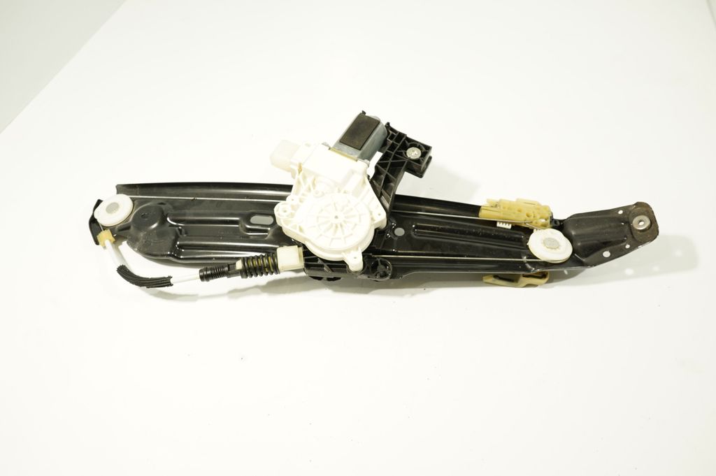 Rear door window regulator with motor (5)