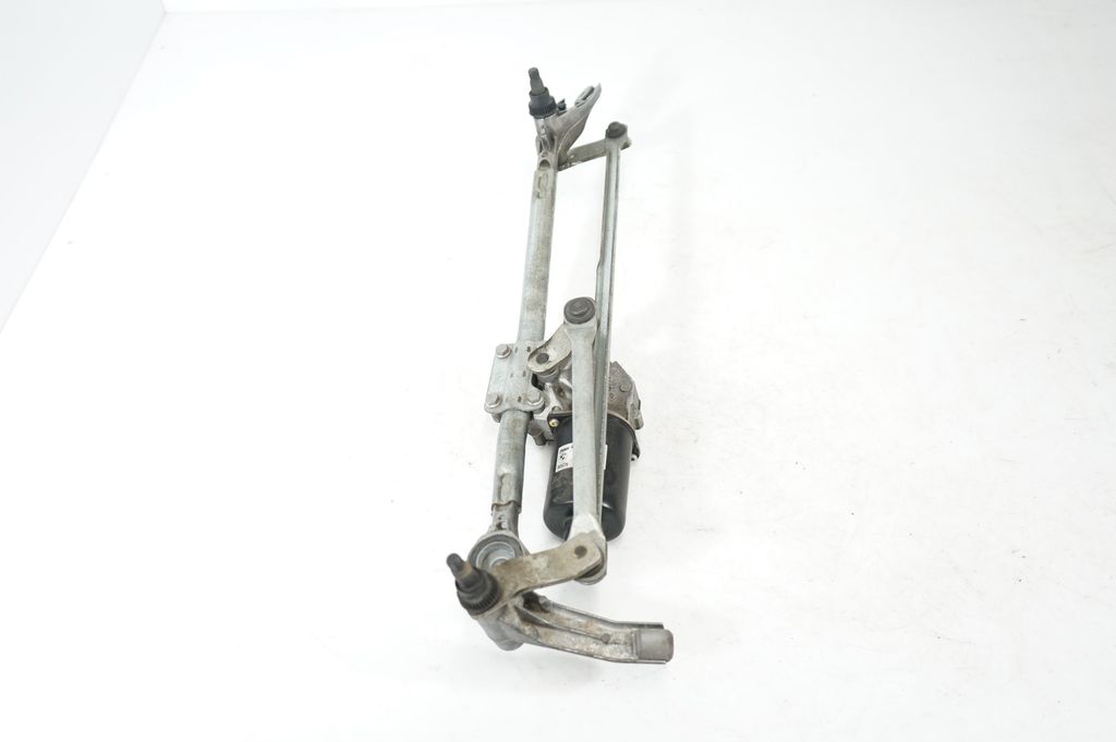 Front wiper linkage and motor (2)