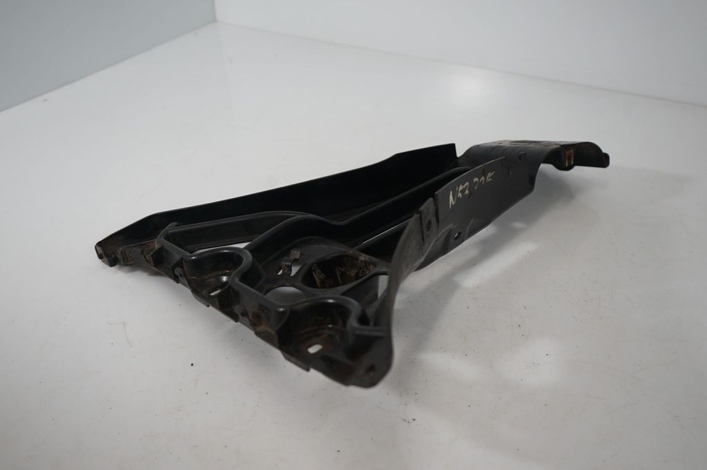 Rear bumper mounting bracket (6)