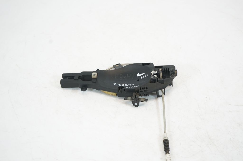 Rear door exterior handle/bracket