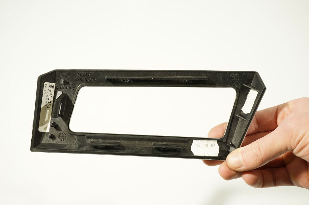 Dashboard glove box trim (7)
