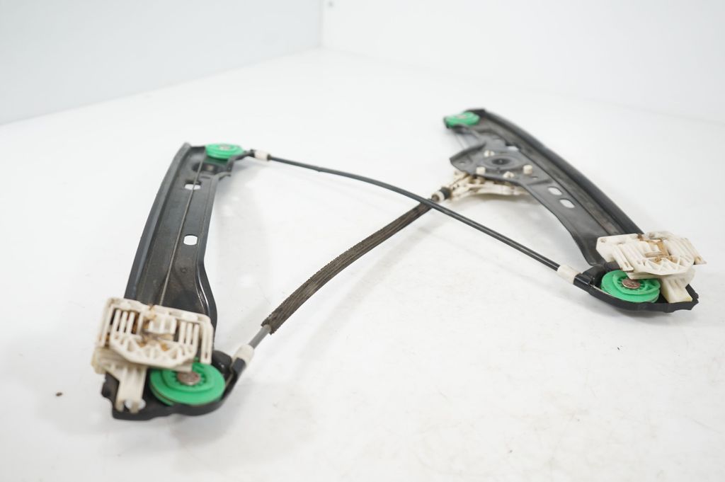 Front door window regulator with motor (6)