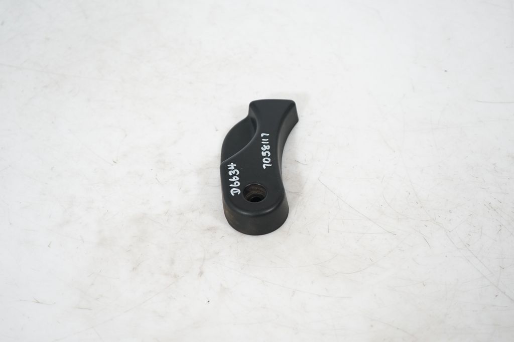 Engine bonnet (hood) release handle (4)