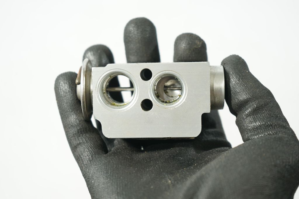 Air conditioning (A/C) expansion valve (9)