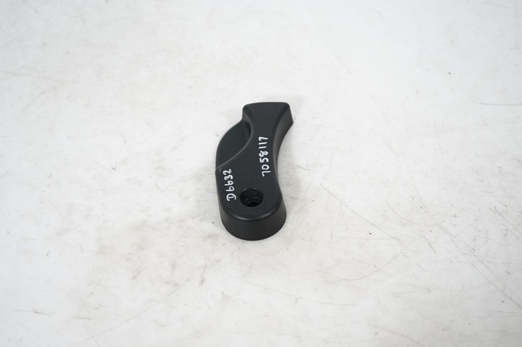 Engine bonnet (hood) release handle (4)