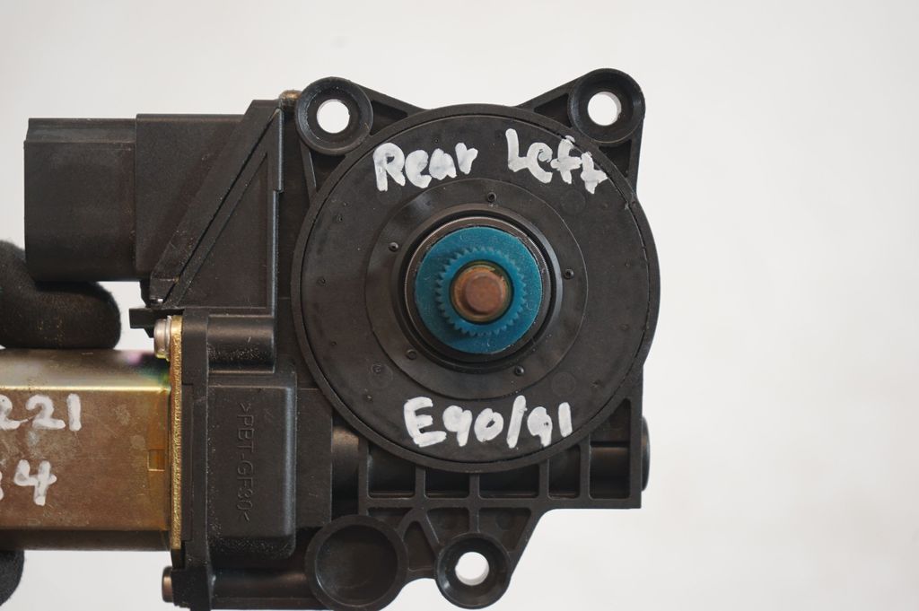 Engine coolant pipe/hose (8)