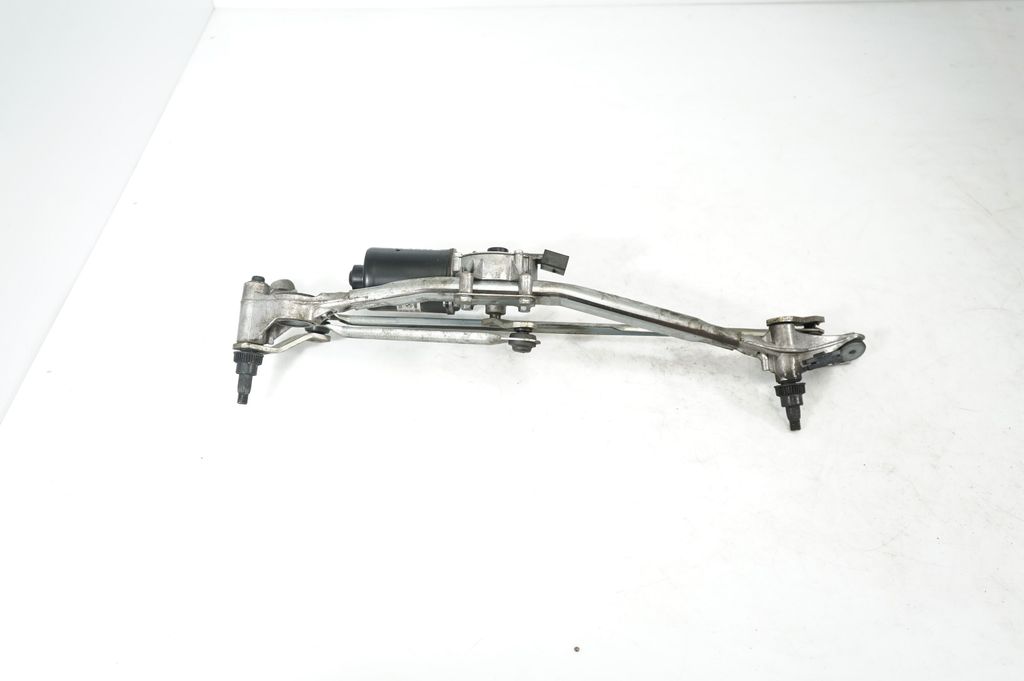 Front wiper linkage and motor (3)