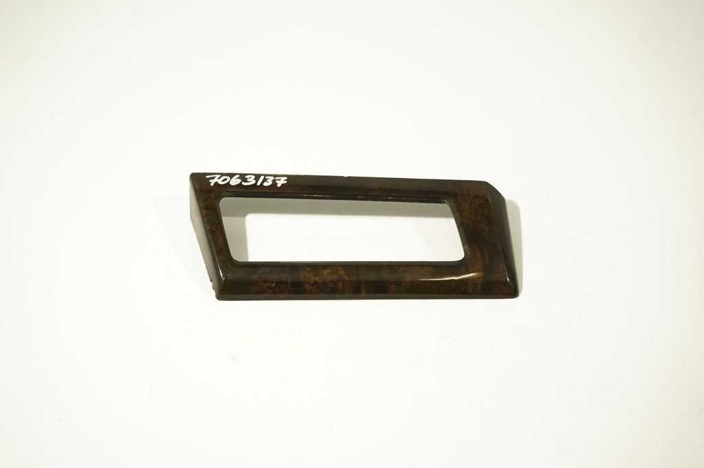 Dashboard glove box trim (5)