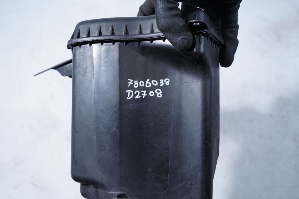 Coolant expansion tank/reservoir (7)